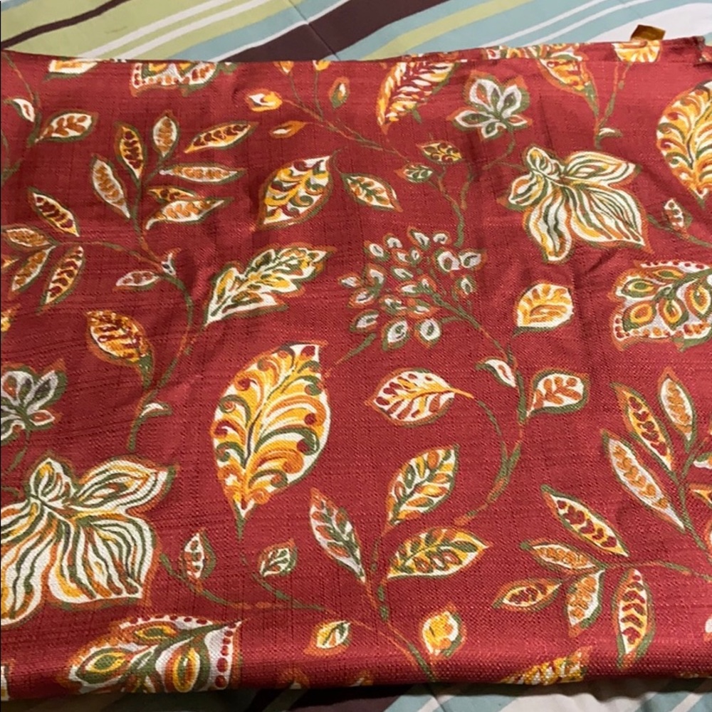Rectangle Tablecloth. EUC - Picture 2 of 2